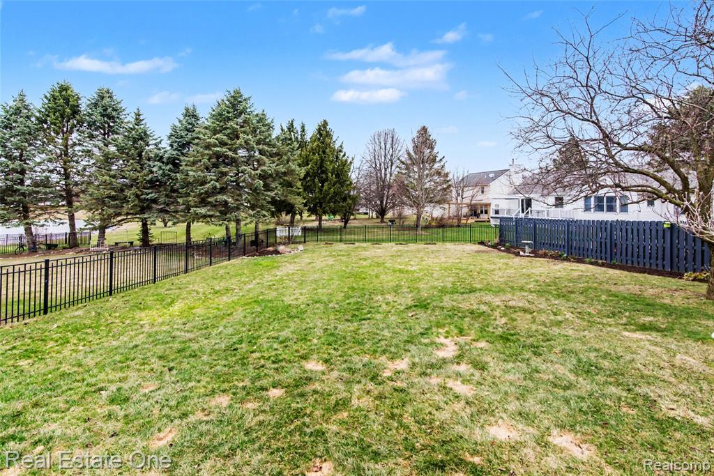 416 Umberland Drive, Howell, MI 48843 — Photo 24