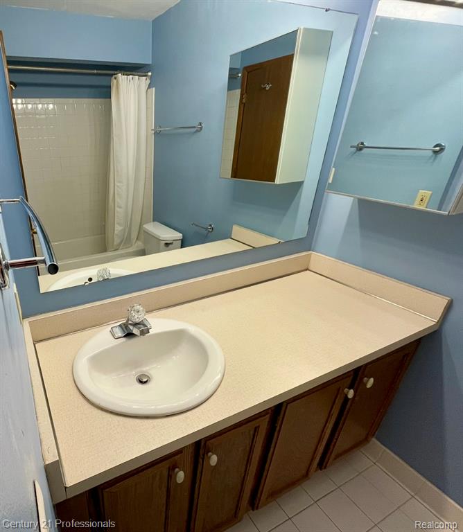 726 Baker Street, Rochester Hills, MI 48307 — Photo 17