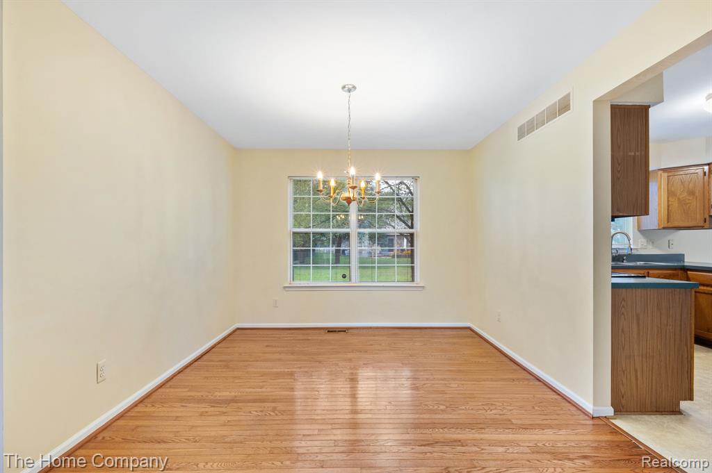 6868 Essex Court, Waterford, MI 48327 — Photo 9