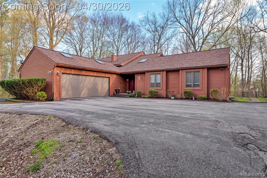 8412 Beacon Lane, Northville, MI 48168