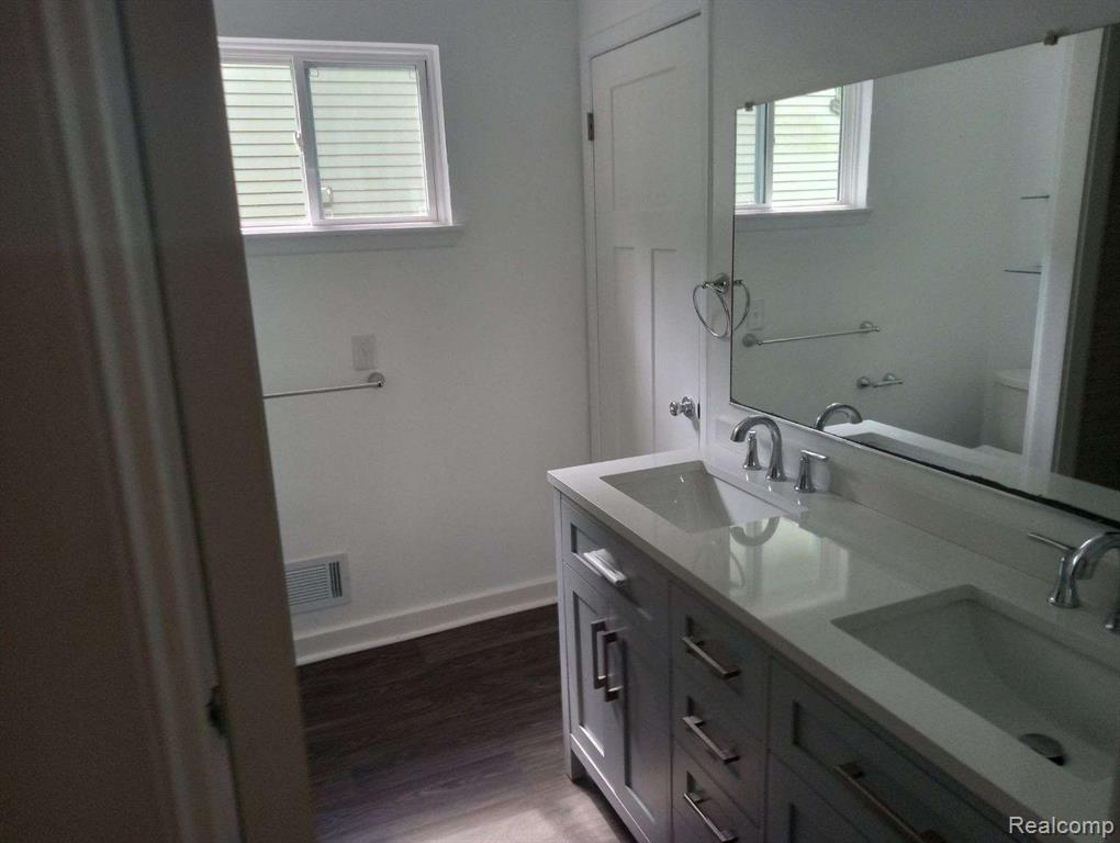 8558 BUCKINGHAM Drive, Ypsilanti, MI 48198 — Photo 6