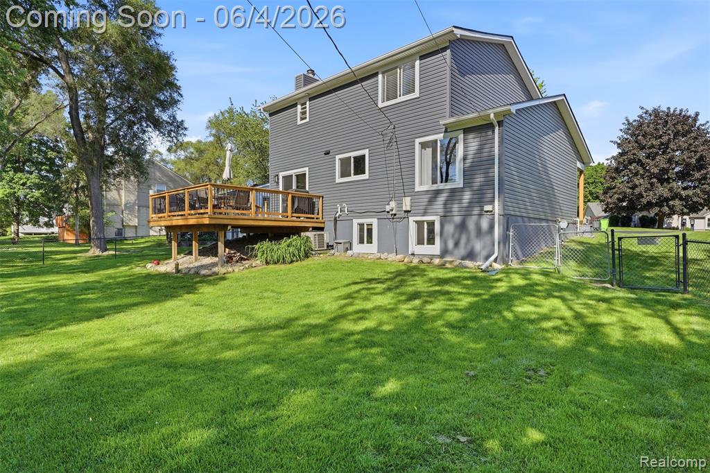 2351 Recreation Drive, West Bloomfield, MI 48324 — Photo 29
