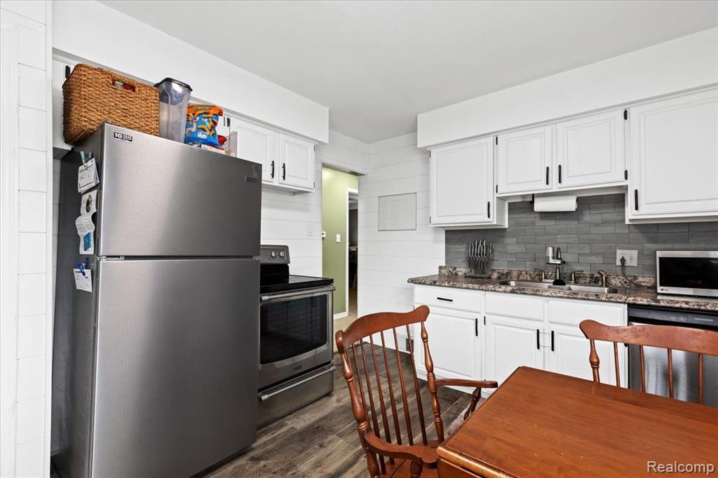7032 DEERING Street, Garden City, MI — Photo 9