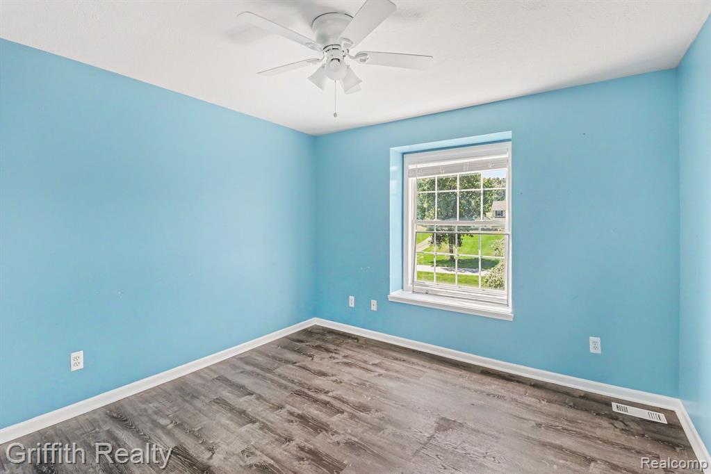7055 Augustine Court, Fenton, MI 48430 — Photo 16