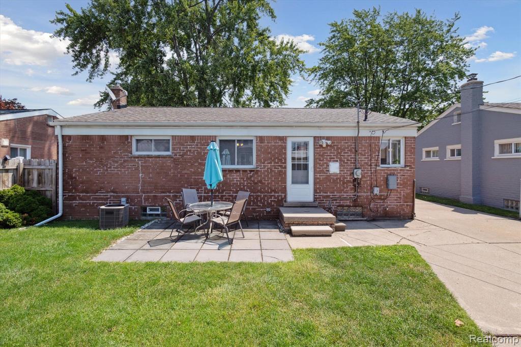 8211 TERRI Drive, Westland, MI — Photo 46