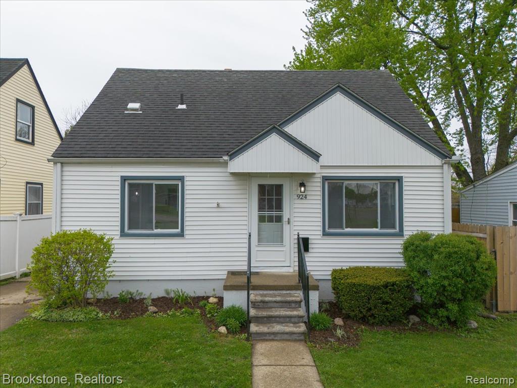 924 E Otis Avenue, Hazel Park, MI 48030 — Photo 30