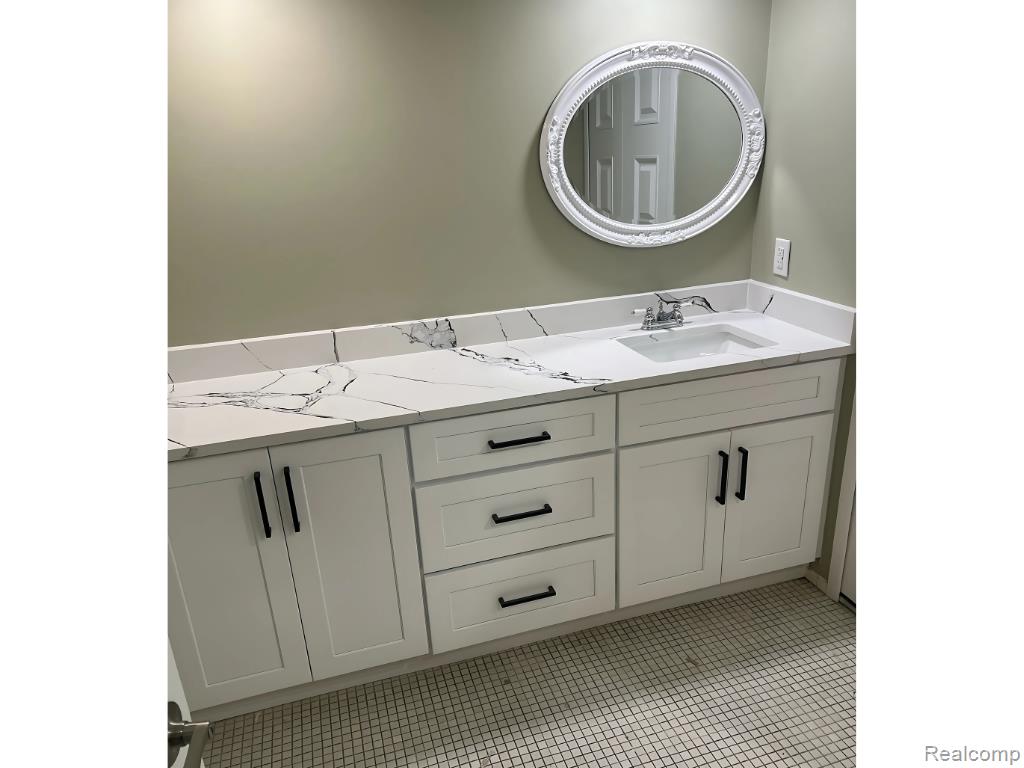 29600 CITY CENTER Drive, 4, Warren, MI 48093 — Photo 18
