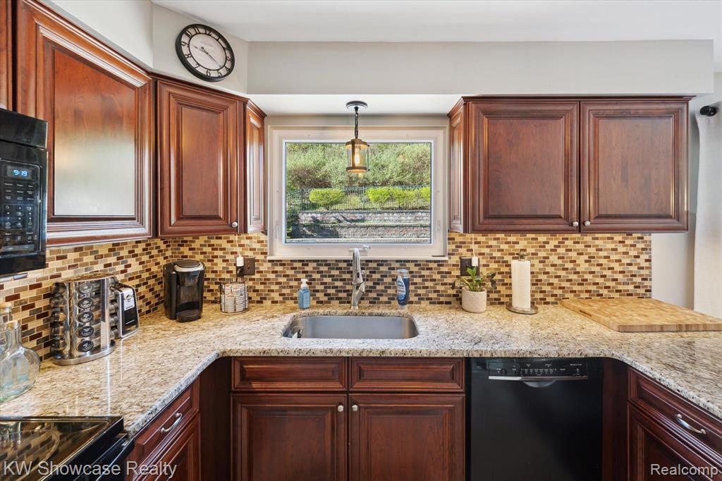 870 Chatham Drive, Milford, MI 48381 — Photo 21