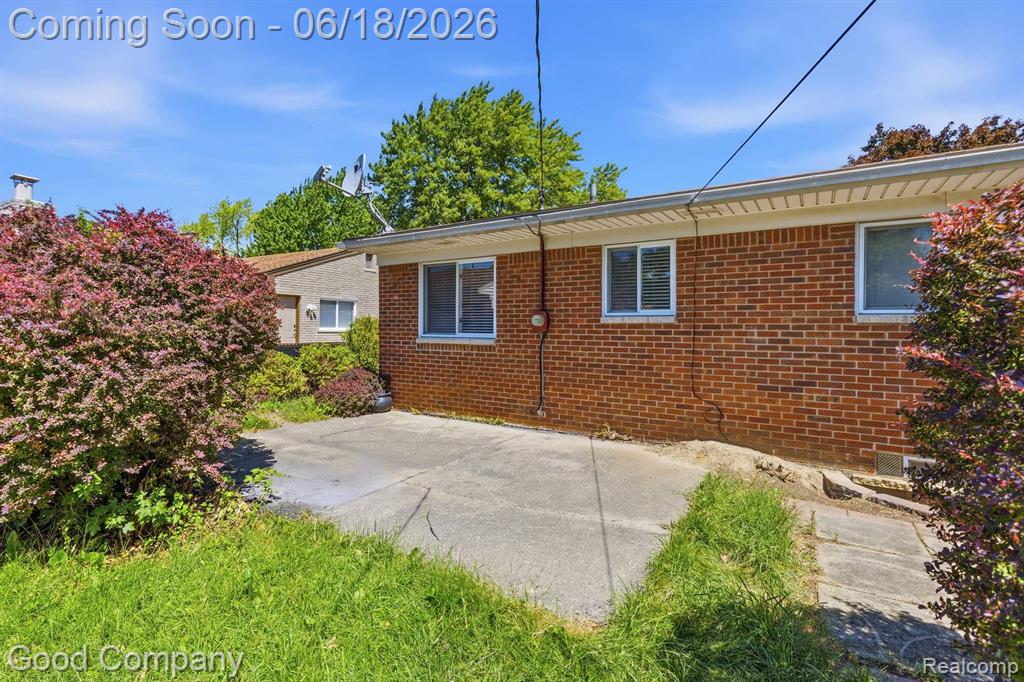 8246 Independence Drive, Sterling Heights, MI 48313 — Photo 30