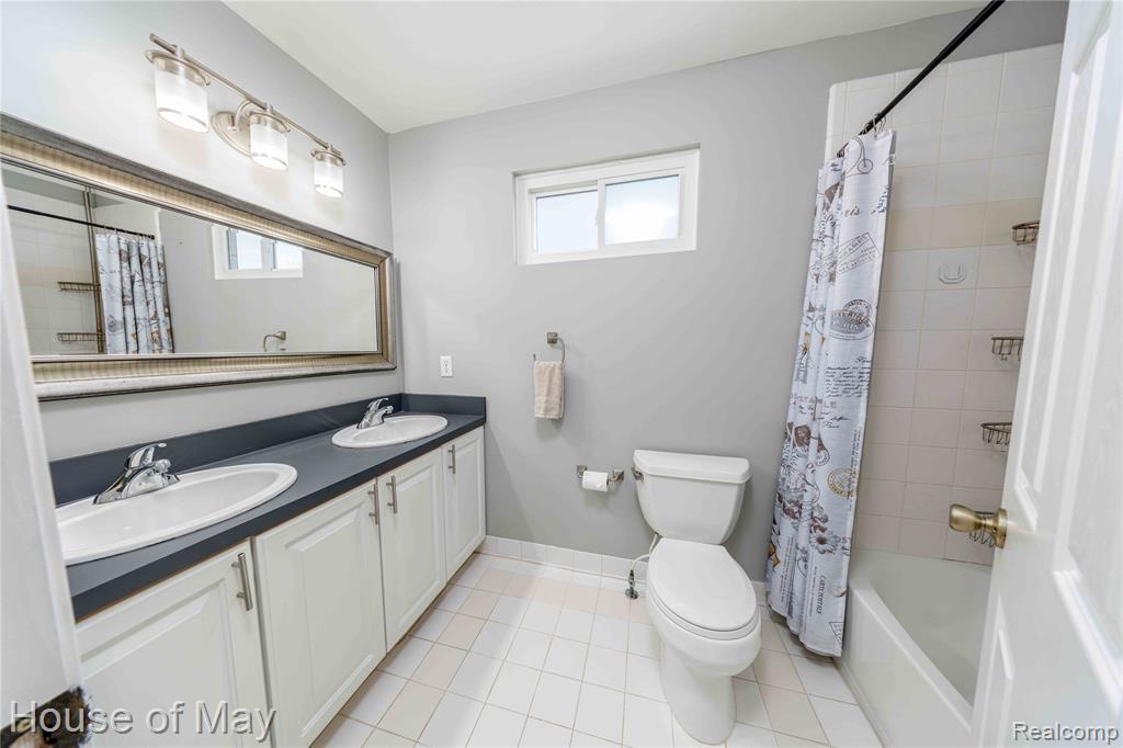 3044 Pheasant Run East Drive, Wixom, MI 48393 — Photo 25