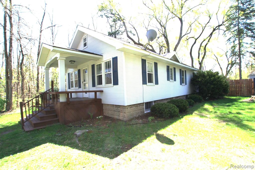7035 PONTIAC LAKE Road, Waterford, MI 48327 — Photo 3