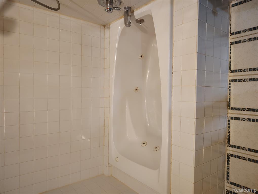 53540 W 12 Mile Road, Wixom, MI 48393 — Photo 16