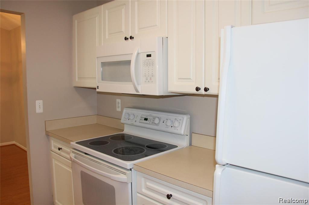 4428 Berkshire Dr, Sterling Heights, MI 48314 — Photo 17