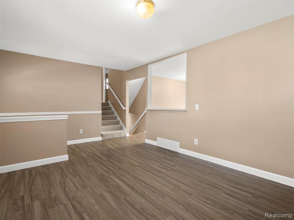 970 Golfview Drive, Lake Orion, MI 48362 — Photo 12