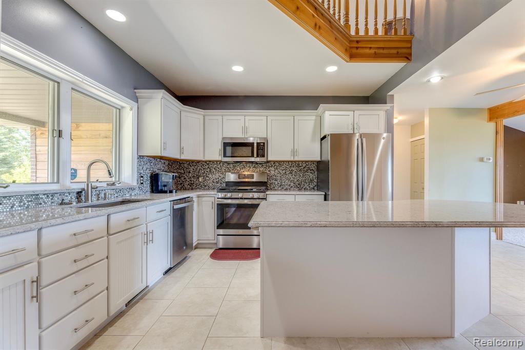 6455 LAKEVIEW Drive, MI — Photo 30