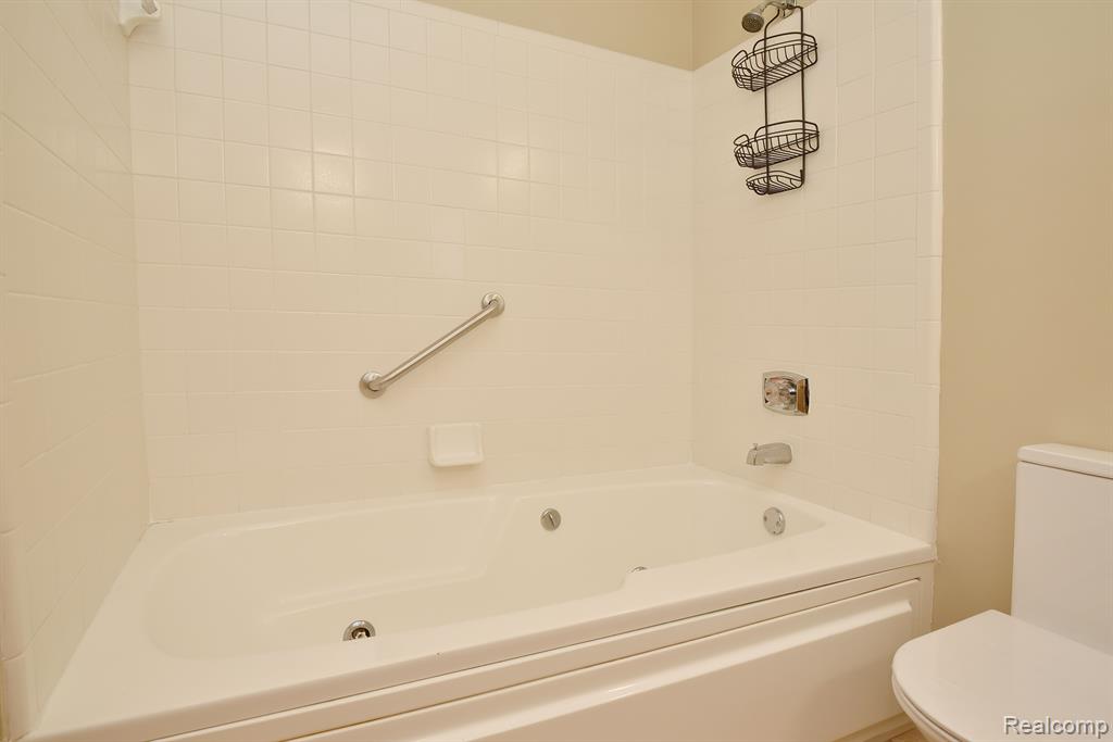 29439 LAUREL Drive, Farmington Hills, MI 48331 — Photo 18