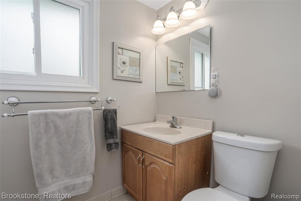 9915 Pere Avenue, Livonia, MI 48150 — Photo 19