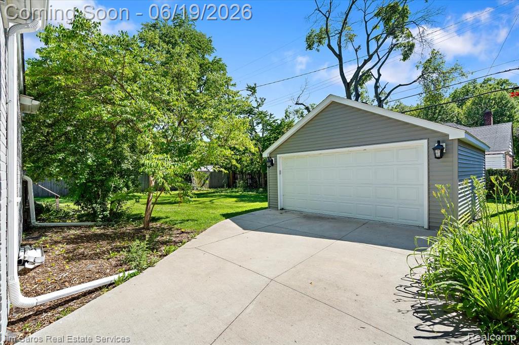 615 Lakepointe Street, Grosse Pointe, MI 48230 — Photo 28