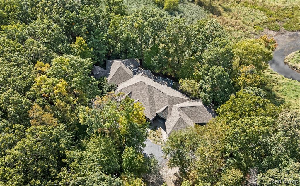 9736 Cross Creek Drive, South Lyon, MI 48178 — Photo 39
