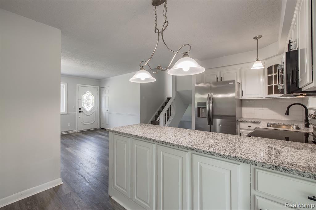 5357 Farm Road, Waterford, MI 48327 — Photo 17