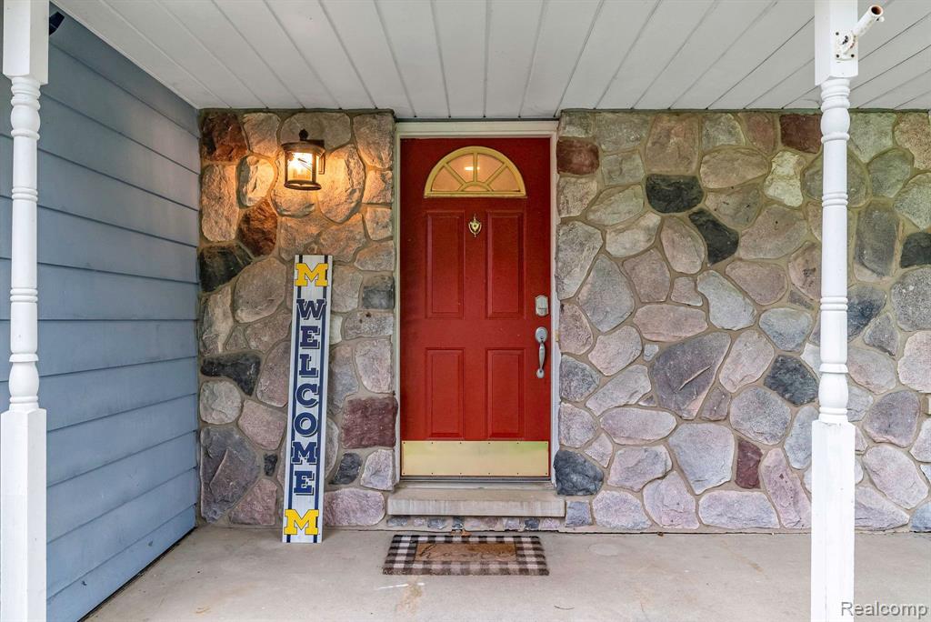 310 AIRPORT Drive, Holly, MI 48442 — Photo 6