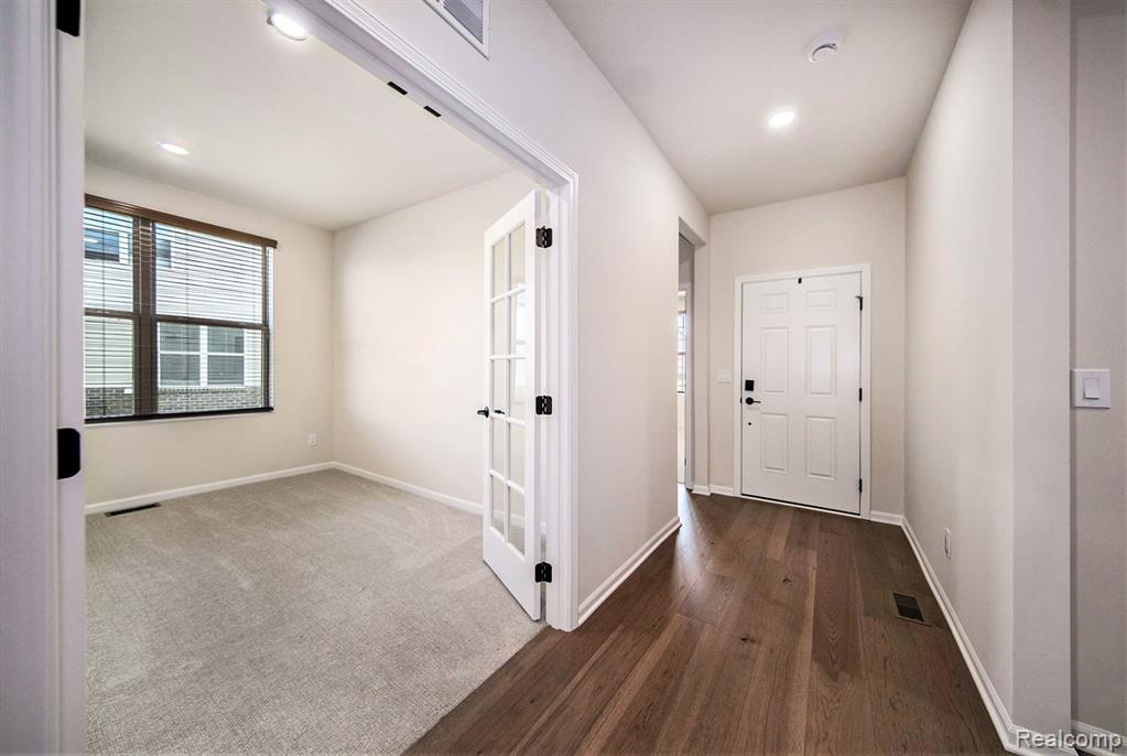 728 W Spaniel Drive, Pittsfield, MI 48108 — Photo 2