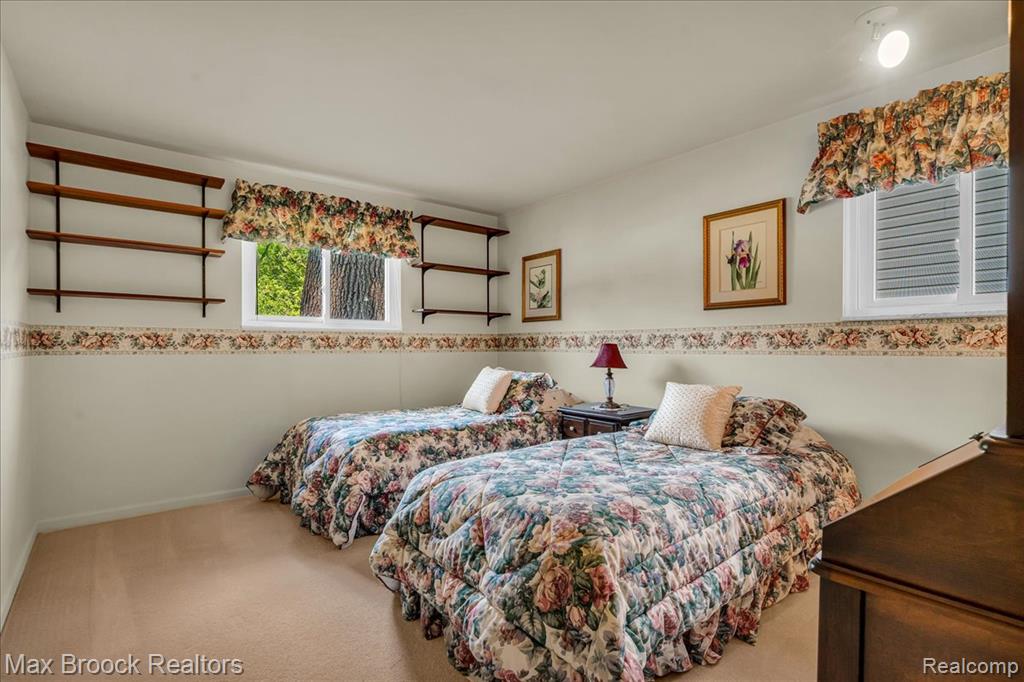 2419 Avondale Street W, Sylvan Lake, MI 48320 — Photo 23