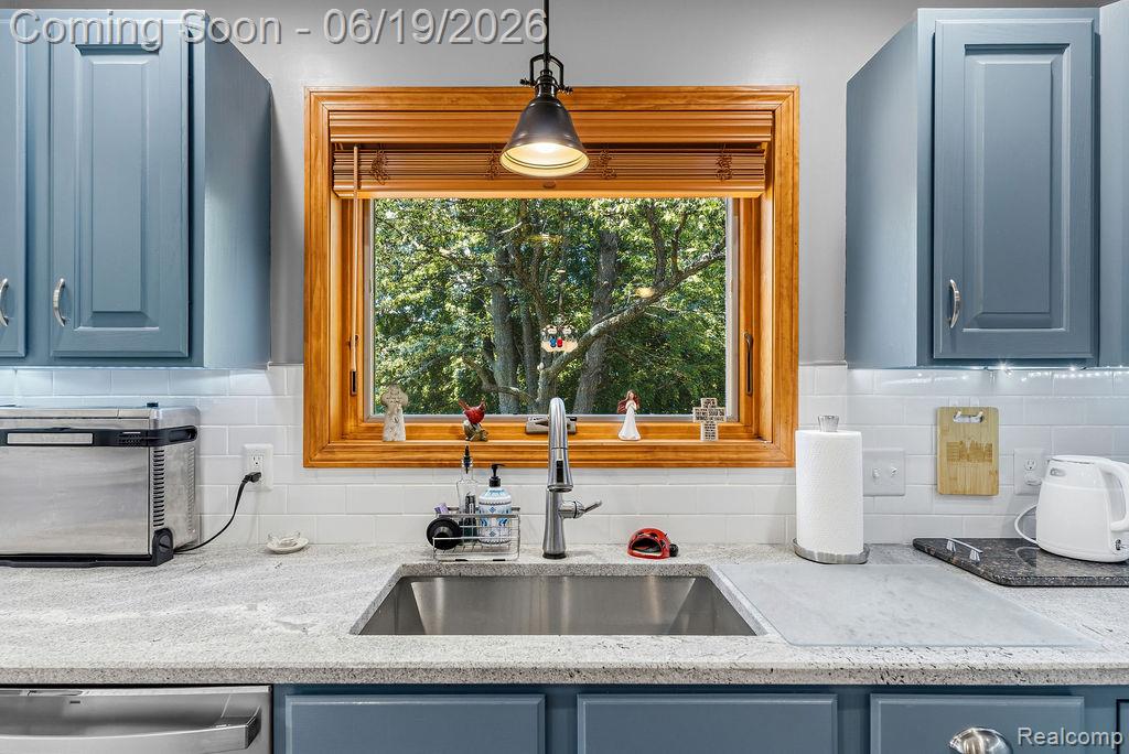 2867 Iris Lane, Hartland, MI 48353 — Photo 34