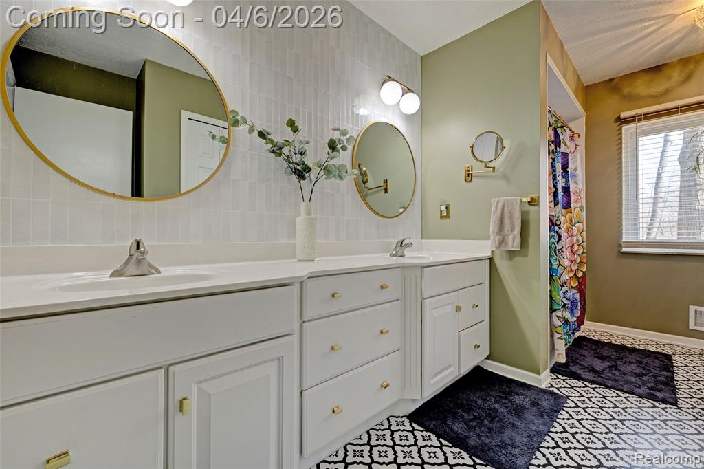 6332 Laura Lane, Flint, MI 48507 — Photo 15