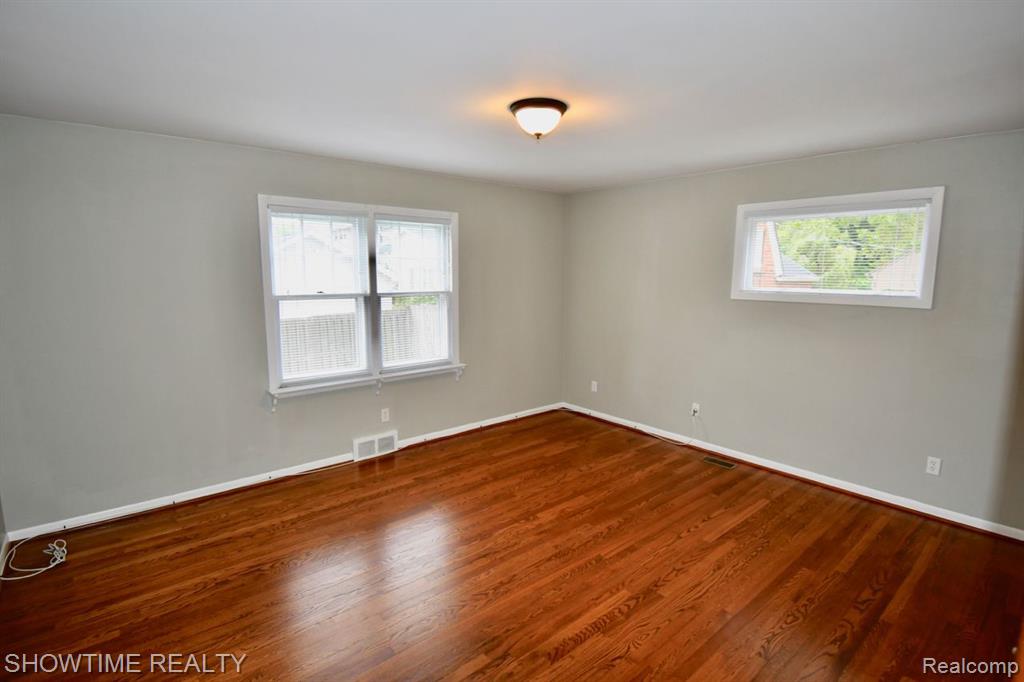 715 W 4TH Street, Royal Oak, MI 48067 — Photo 12