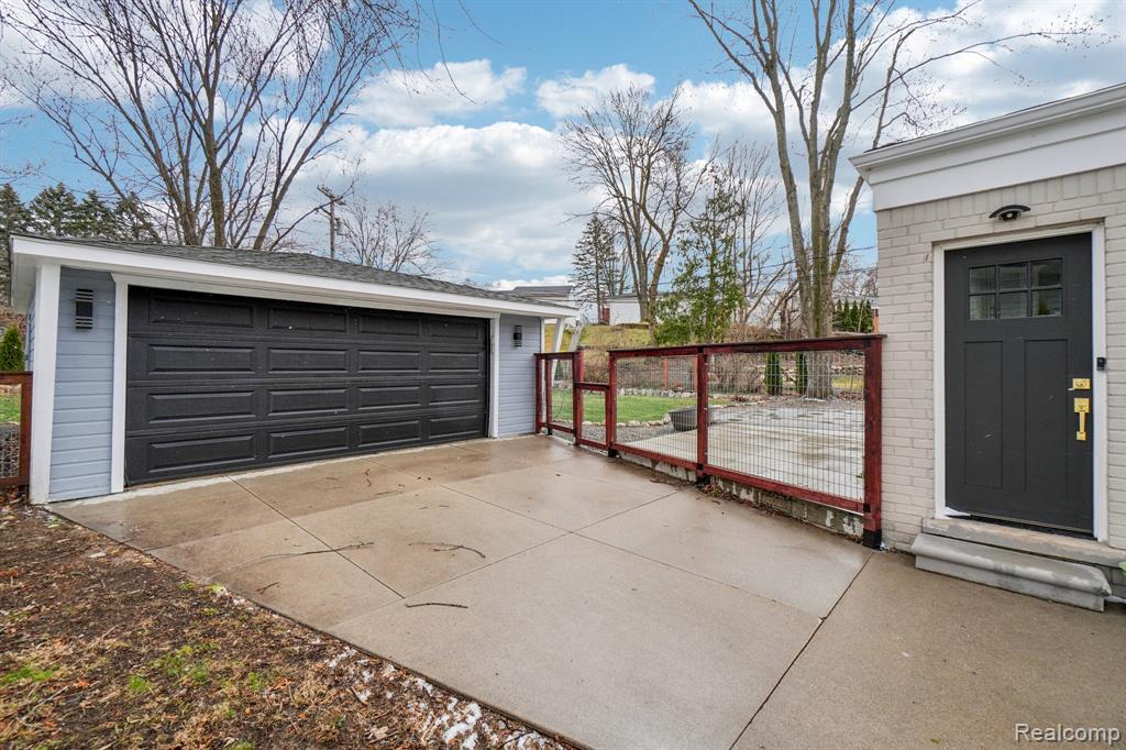 1156 Sycamore Drive, Rochester, MI 48307 — Photo 27