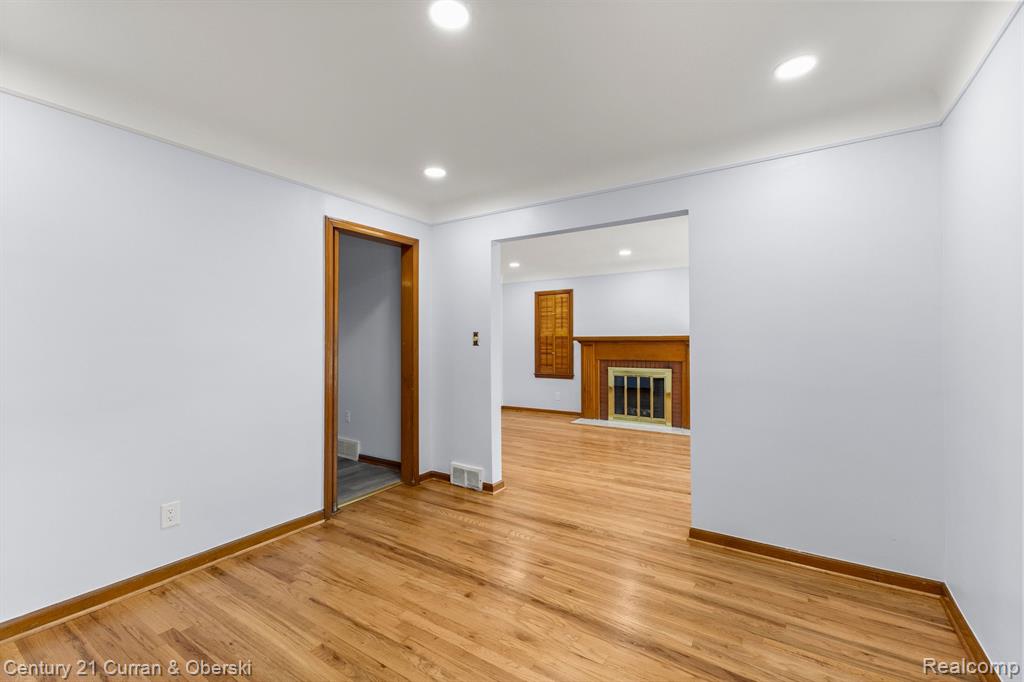 6658 MILLER Boulevard, Dearborn, MI 48126 — Photo 11