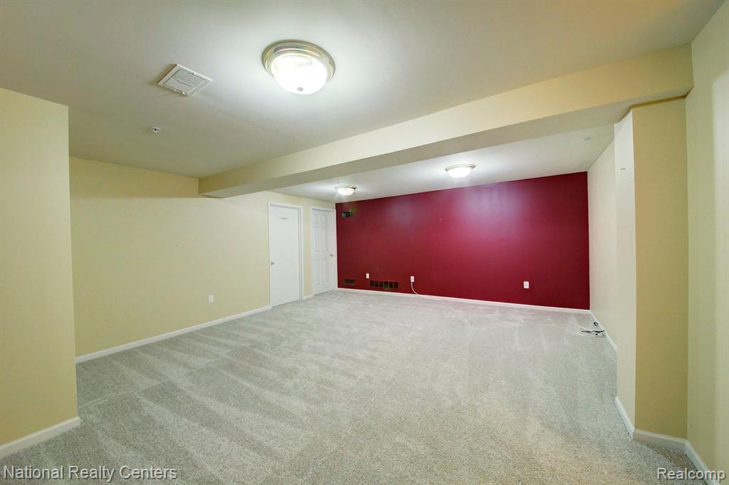 5104 TAMARA Circle, Walled Lake, MI 48390 — Photo 21