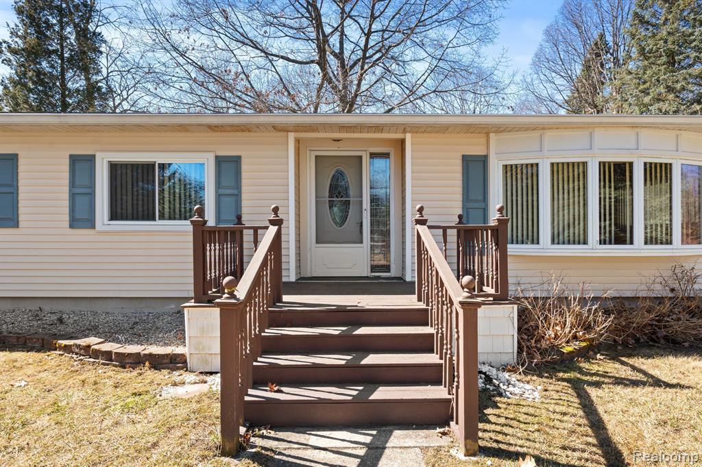 5269 LAKESHORE Road, Fort Gratiot, MI 48059 — Photo 3