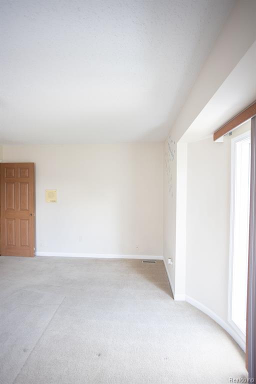 5881 NANEVA, West Bloomfield, MI — Photo 48