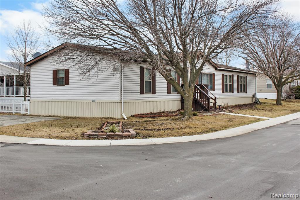 2351 Hiddenview Drive, Newport, MI 48166