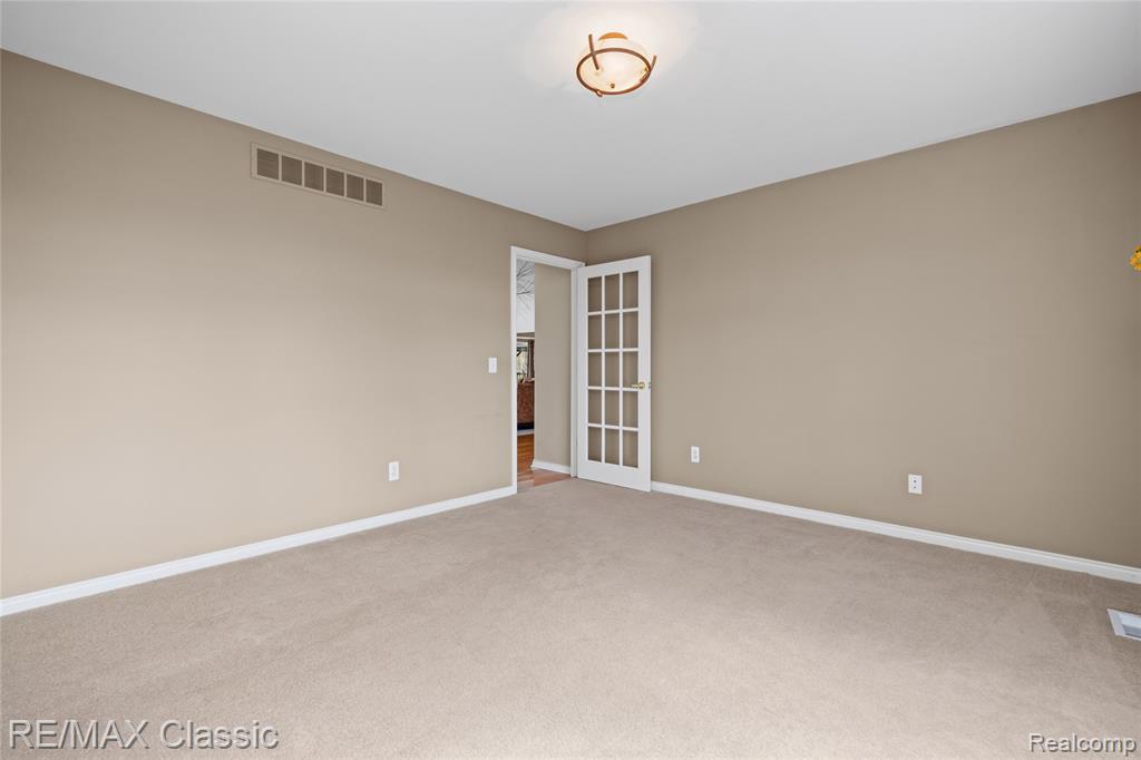 4930 Menominee Lane, Clarkston, MI 48348 — Photo 46