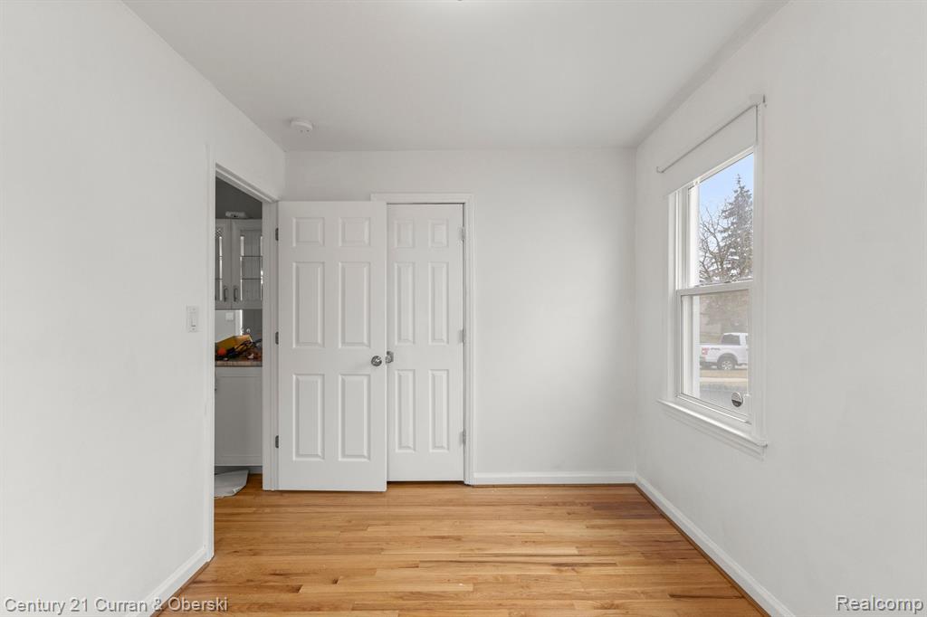 4615 MANDALAY Avenue, Royal Oak, MI 48073 — Photo 4
