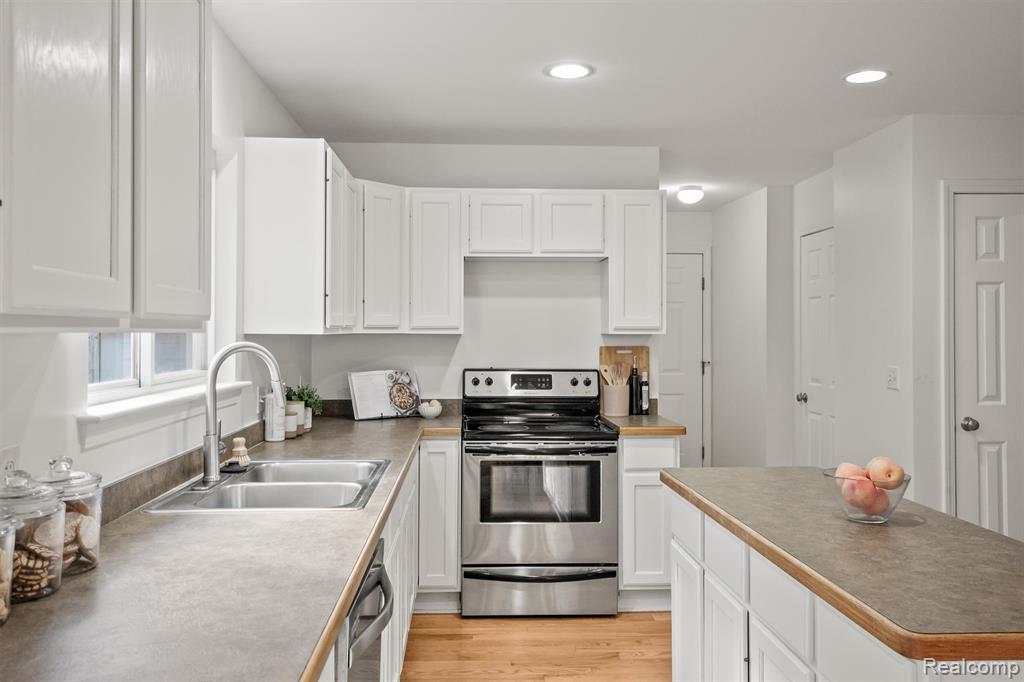 9266 Hillcrest, Clarkston, MI 48348 — Photo 10
