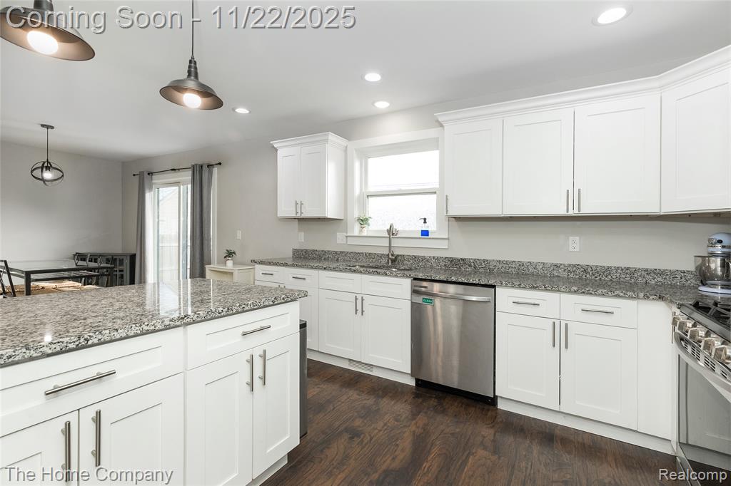 1226 E Bernhard Avenue, Hazel Park, MI 48030 — Photo 12