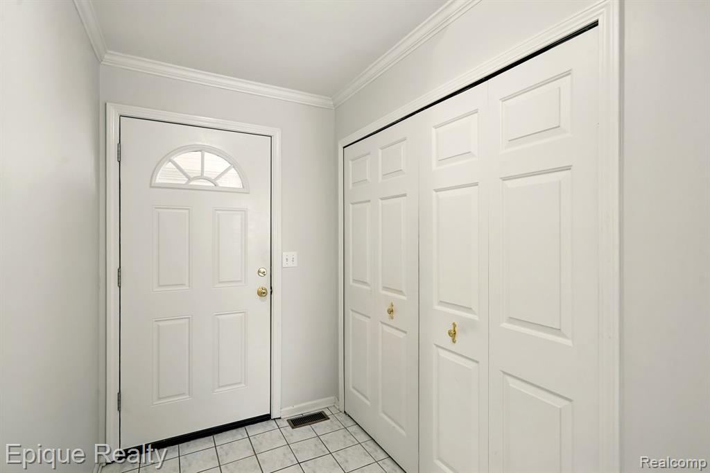 4977 OAK HILL Drive, Waterford, MI 48329 — Photo 19