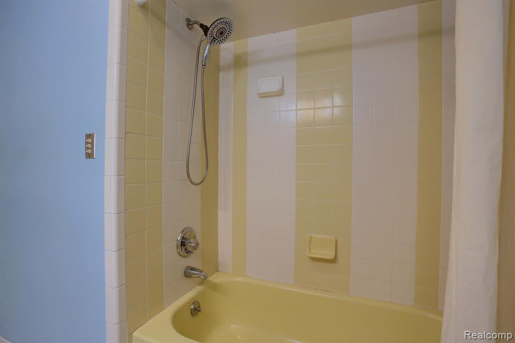 46070 EDGEWATER Drive, Chesterfield, MI, 48047