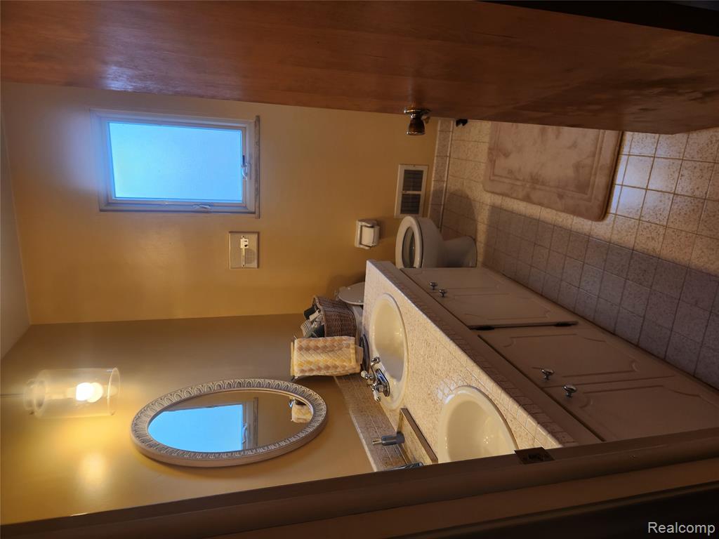 6103 Trenton Drive, Flint, MI 48532 — Photo 36