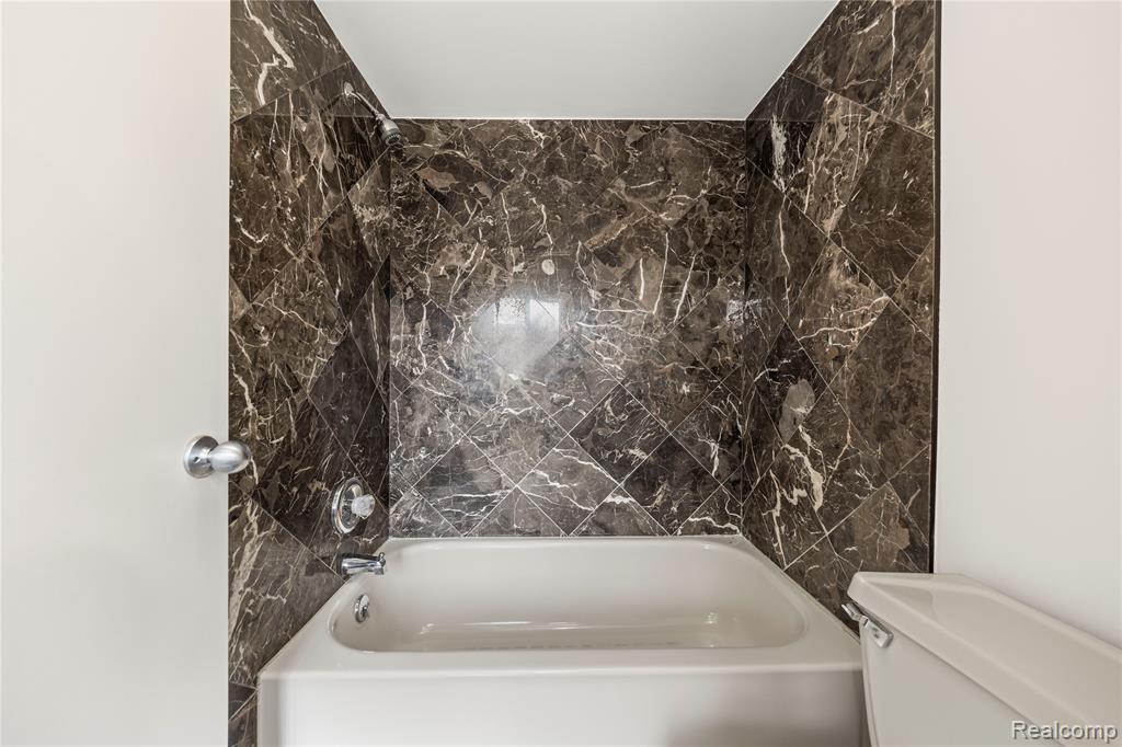 740 Eastbridge Court, Rochester Hills, MI 48307 — Photo 30