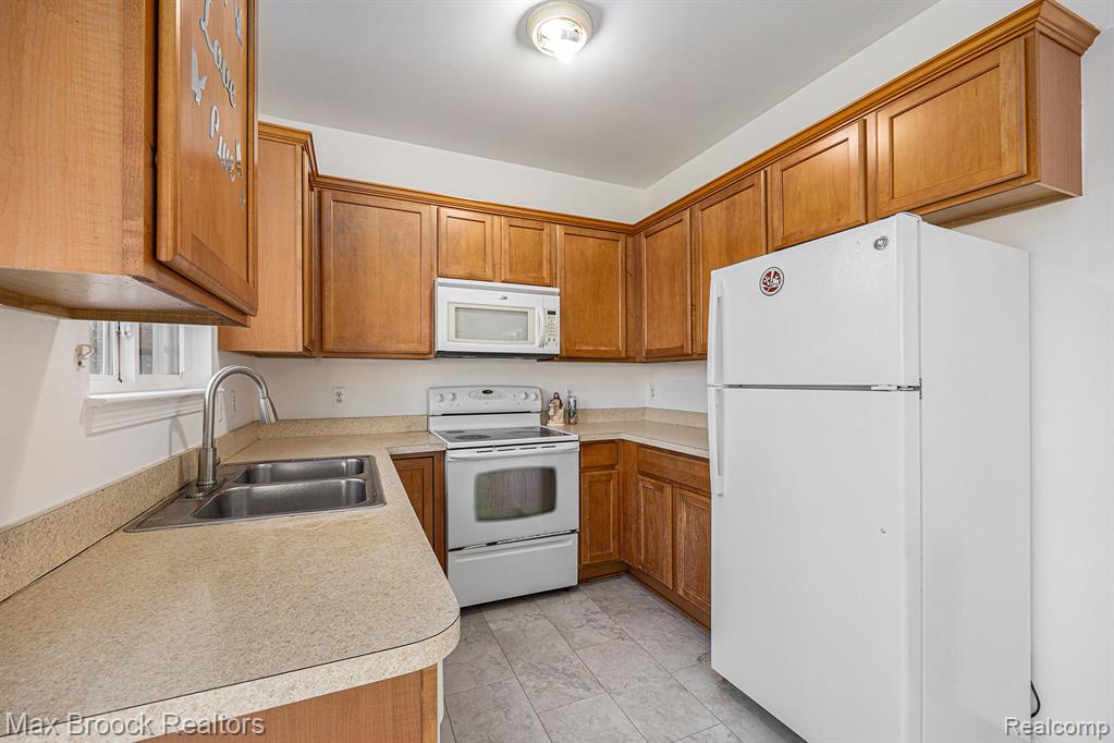 4899 Green Court, Shelby Twp, MI 48317 — Photo 6