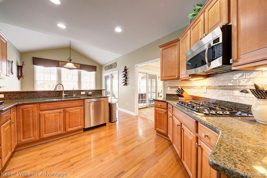 49074 RAINBOW Lane N, Northville, MI 48168 — Photo 10