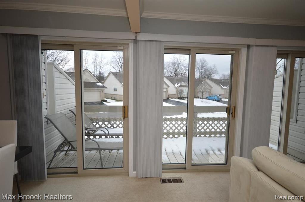 5305 FAIRWAY LN, West Bloomfield, MI 48323 — Photo 11