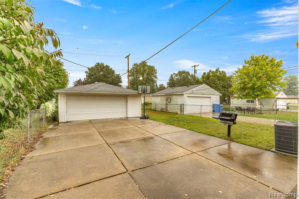 6894 N Gulley Road, Dearborn Heights, MI 48127 — Photo 24