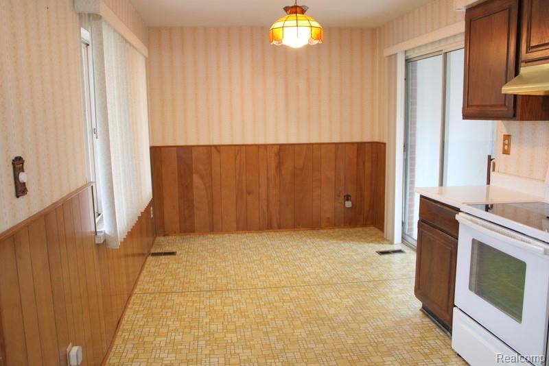 907 Farnham Avenue, Lincoln Park, MI 48146 — Photo 24