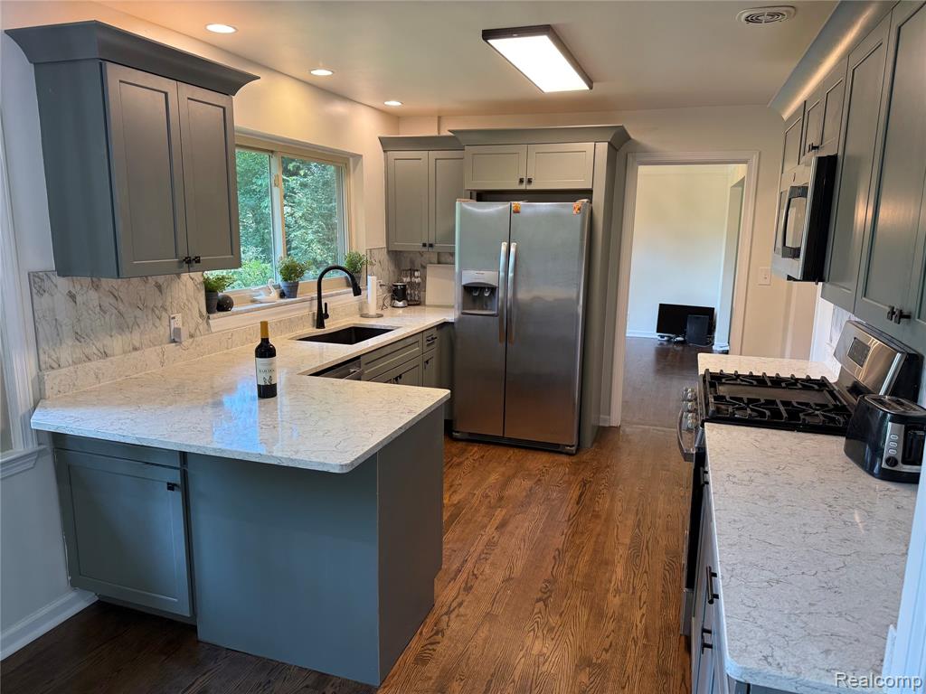18141 Sunnybrook Avenue, Lathrup Village, MI 48076 — Photo 6